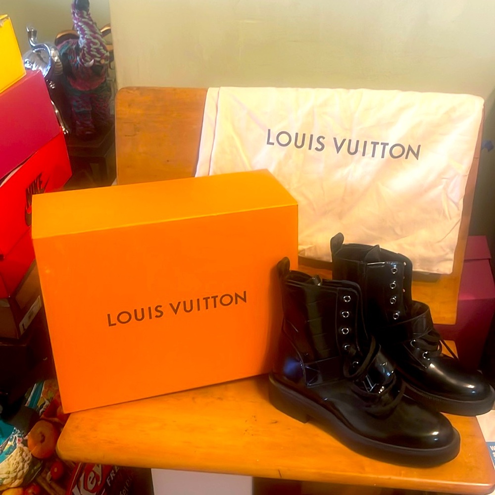 Louis Vuitton 2024 semi patent leather boots
Women size 41